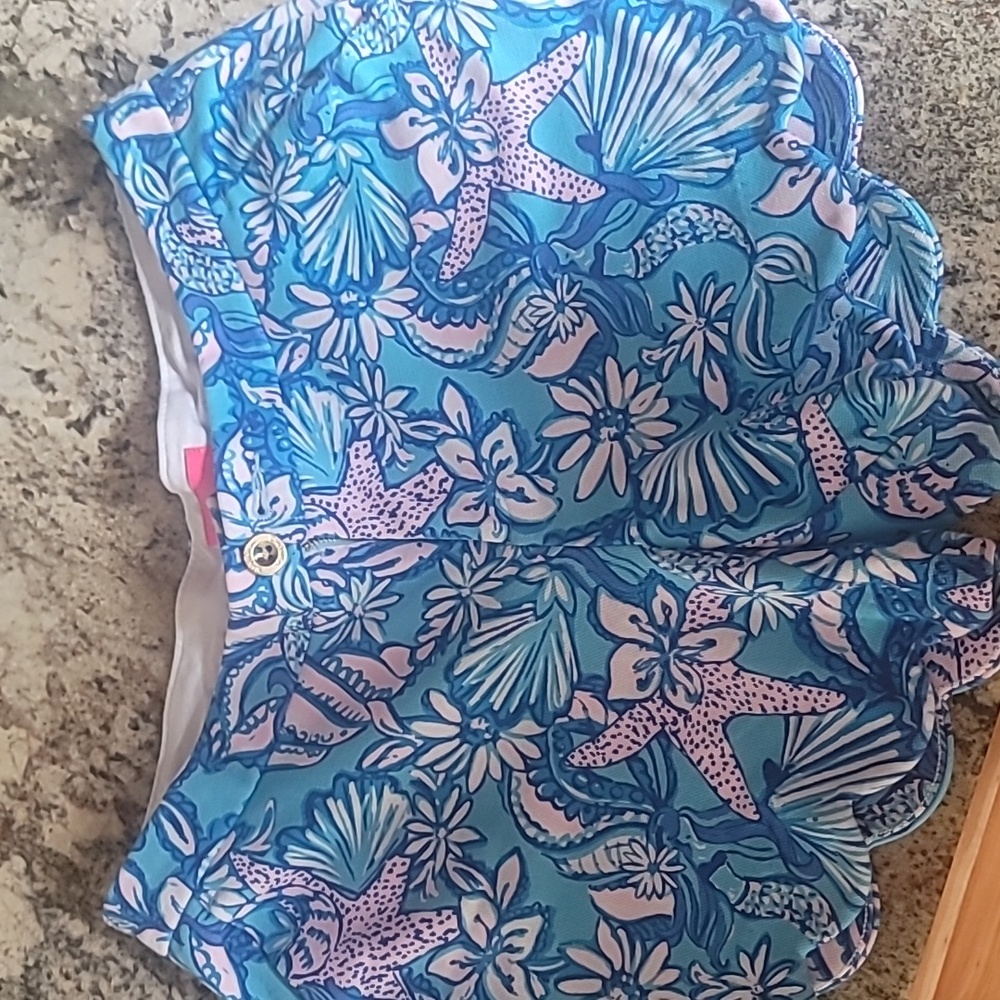 Lily pullitzer new pattern ...sound the sirens scallop knit shorts size 12